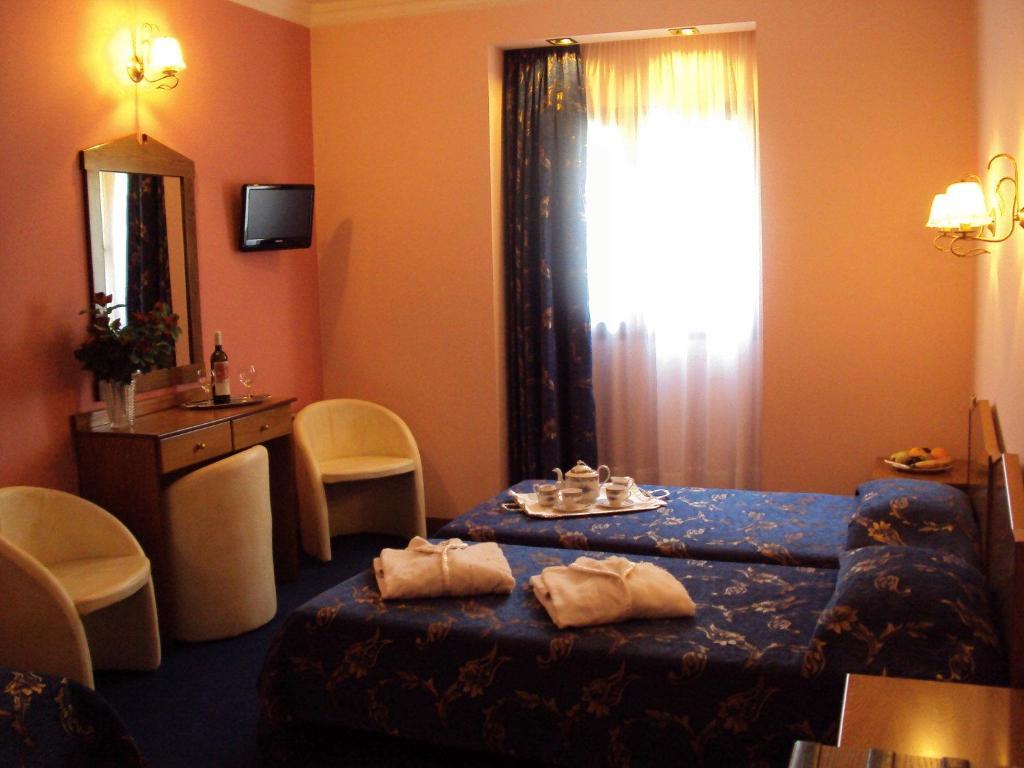 Astoria Hotel Traditional Komotini Quarto foto